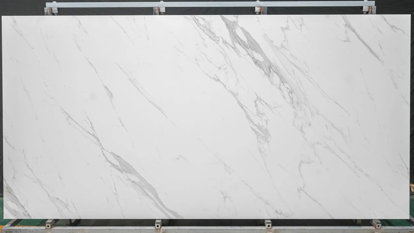 Modern sintered stone panels Modern sintered stone panels